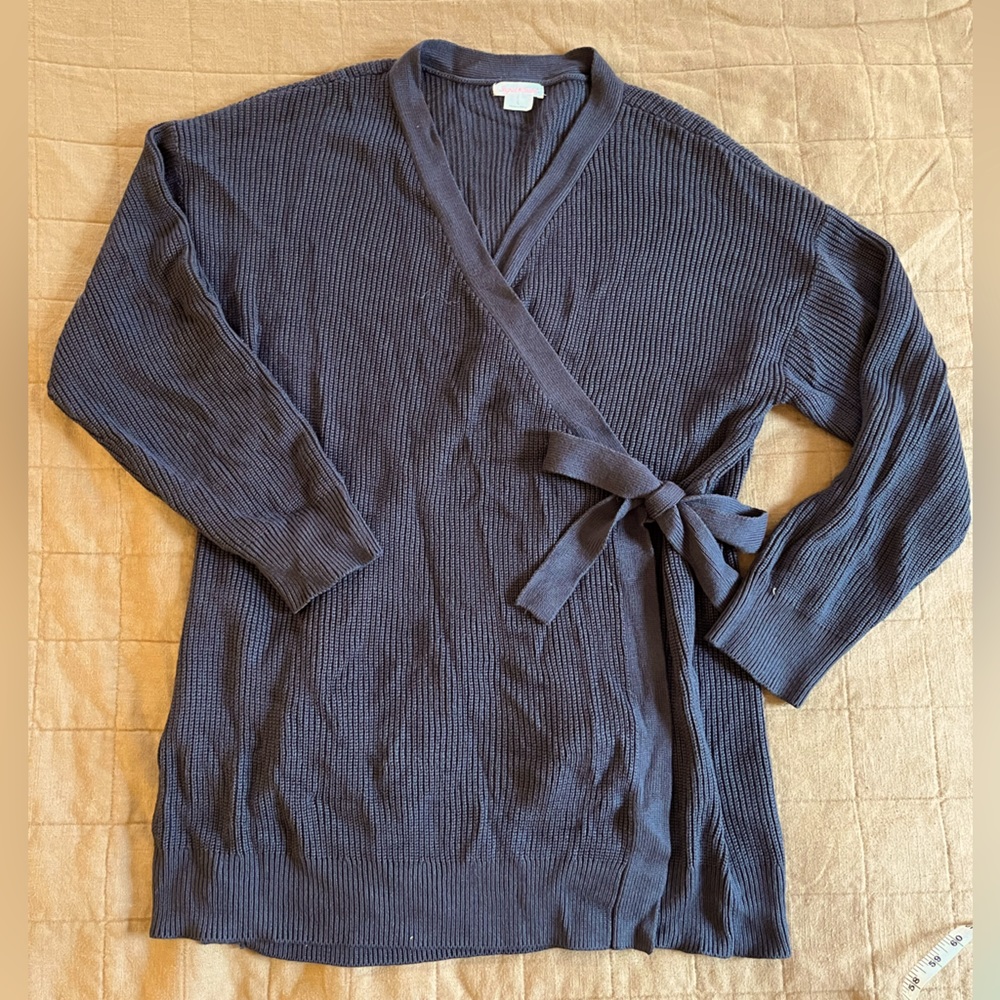 Ingrid & Isabelle super soft maternity wrap sweater with pockets!